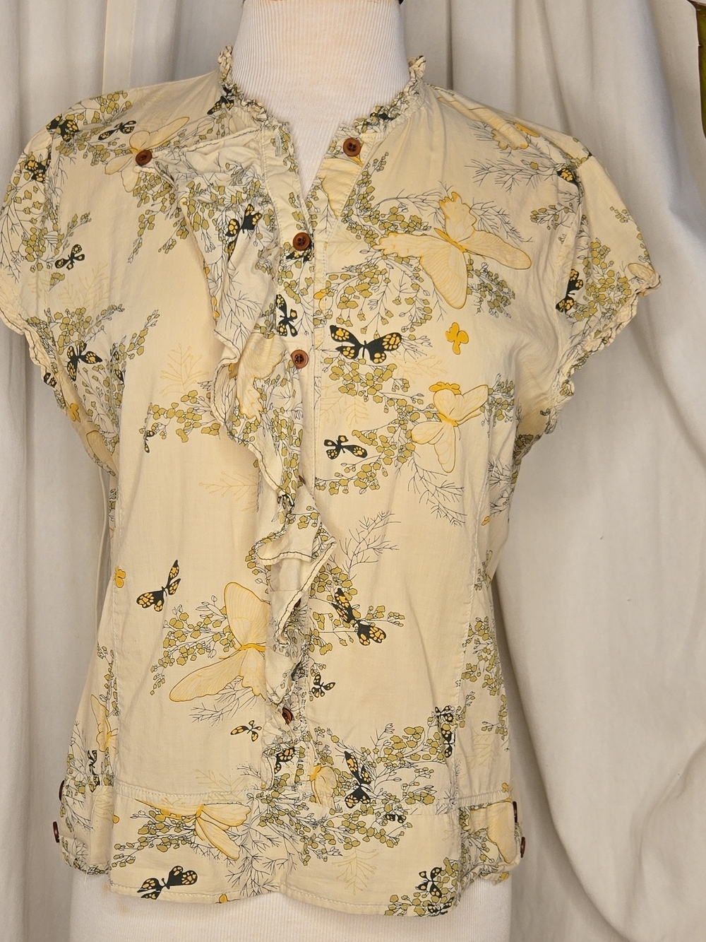 Butterfly Floral Ruffle Button-Front Blouse — Pale Yellow